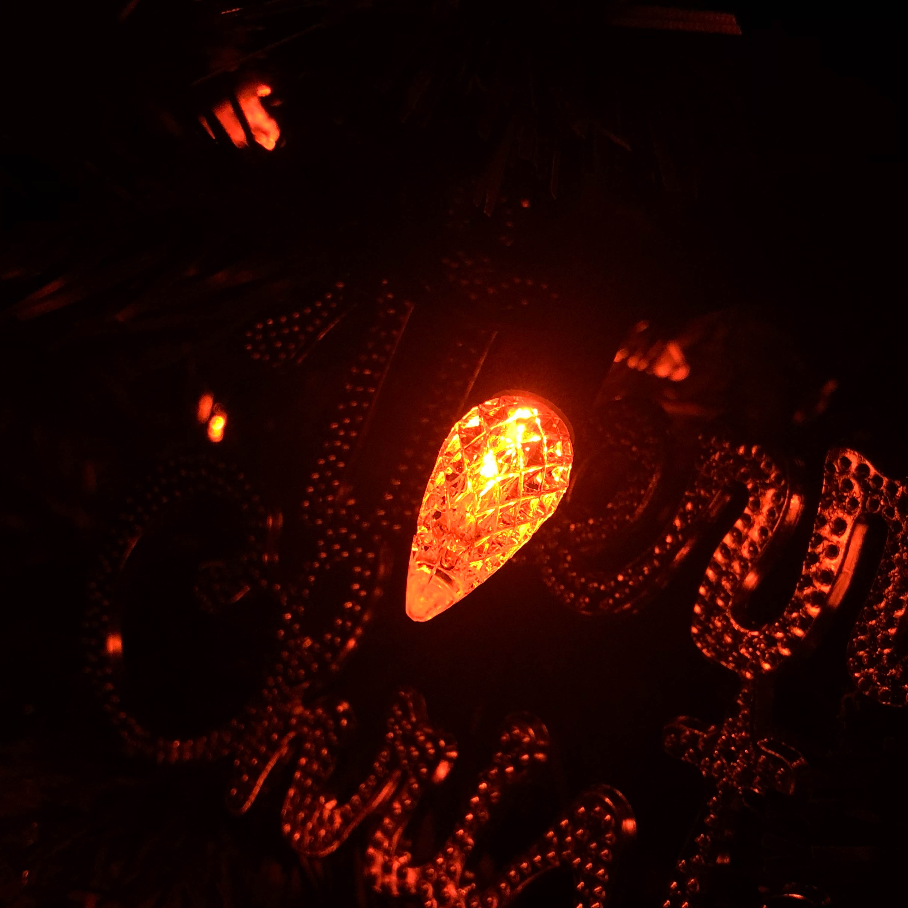 22 AWG-Draht, UL-wasserdicht, für den Außenbereich, orangefarbene LED-C6-Erdbeer-LED-Lichterkette 